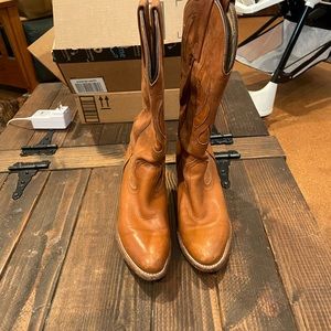 Camel brown vintage Frye cowgirl boots